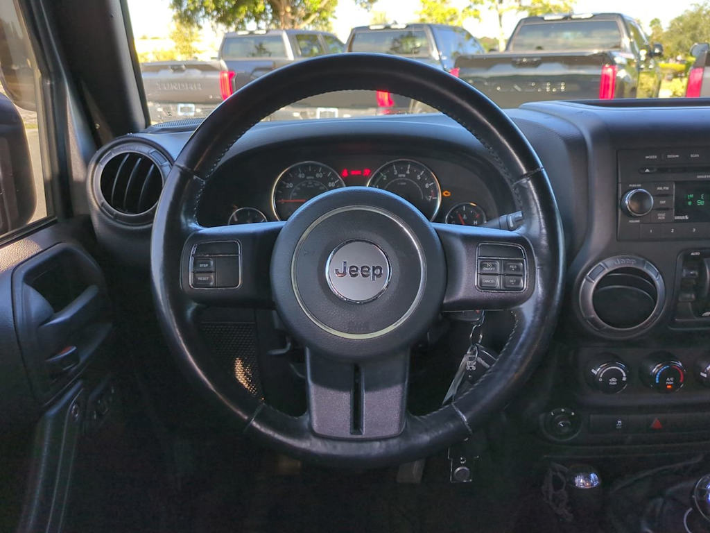 Thumbnail: 2015 Jeep Wrangler - 9