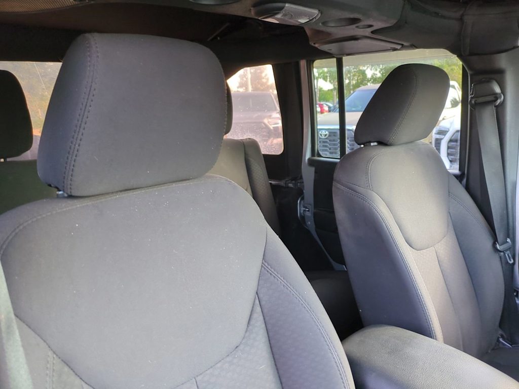 Thumbnail: 2015 Jeep Wrangler - 10