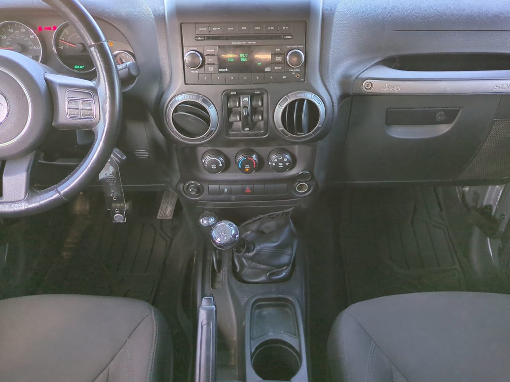 Thumbnail: 2015 Jeep Wrangler - 13