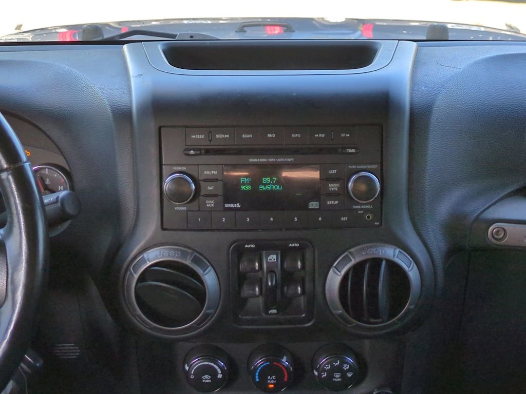 Thumbnail: 2015 Jeep Wrangler - 14