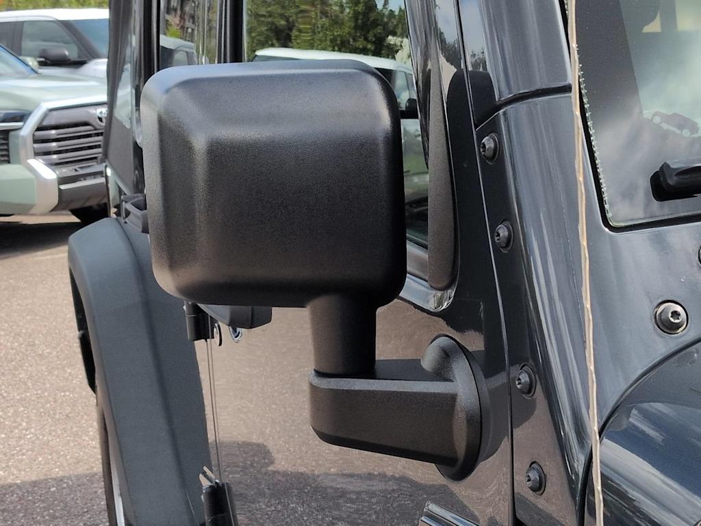 Thumbnail: 2017 Jeep Wrangler - 12