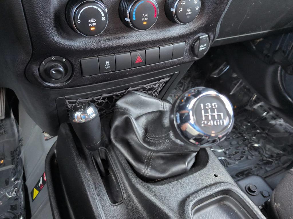 Thumbnail: 2017 Jeep Wrangler - 15