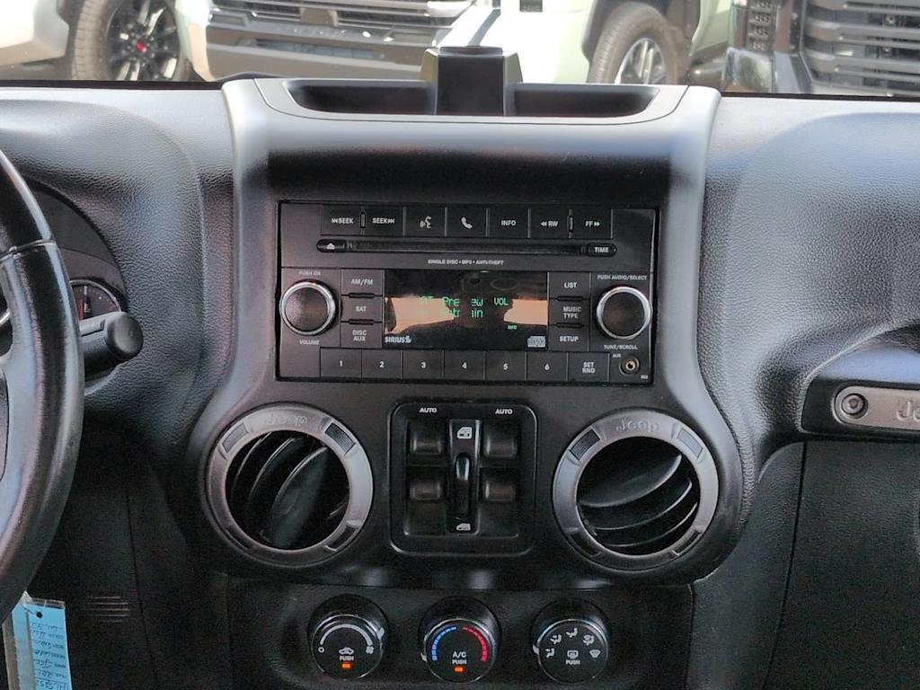Thumbnail: 2017 Jeep Wrangler - 14