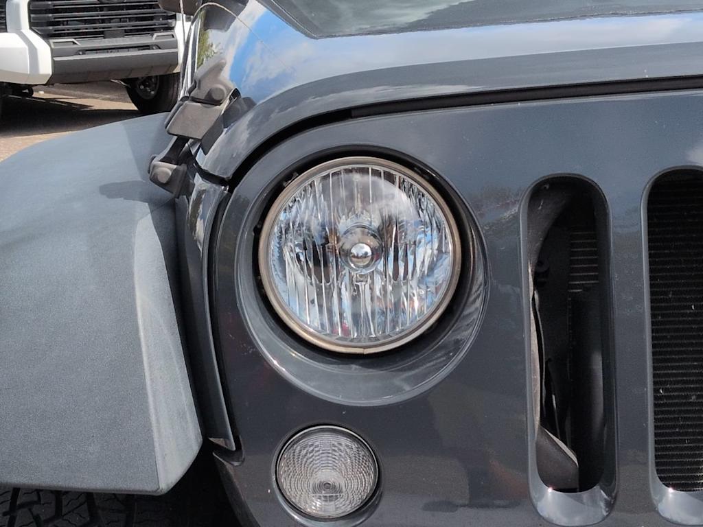Thumbnail: 2017 Jeep Wrangler - 18
