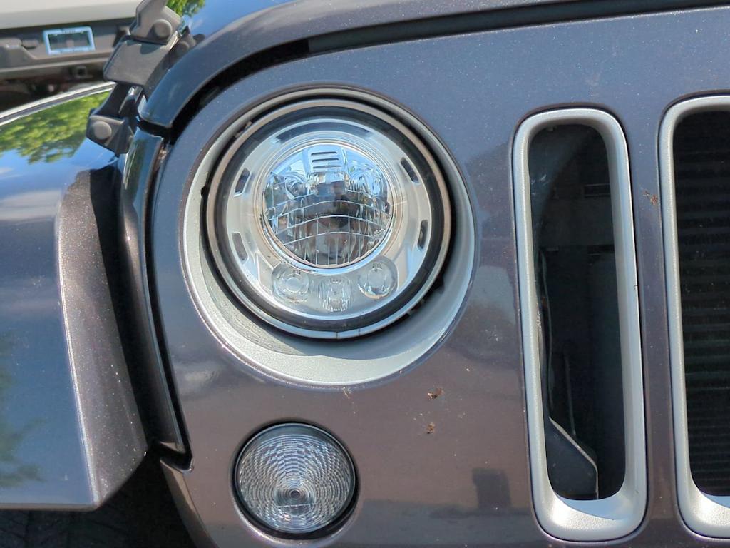 Thumbnail: 2018 Jeep Wrangler - 20