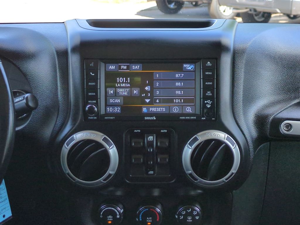 Thumbnail: 2018 Jeep Wrangler - 13