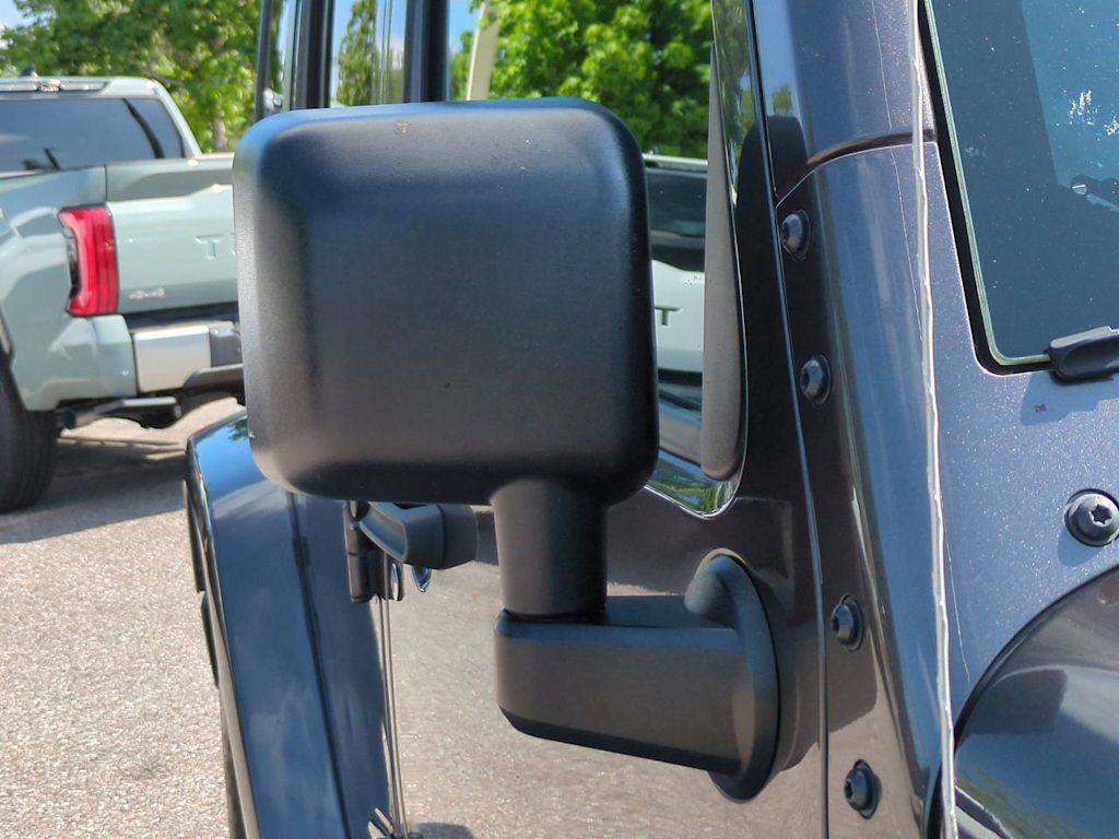 Thumbnail: 2018 Jeep Wrangler - 21