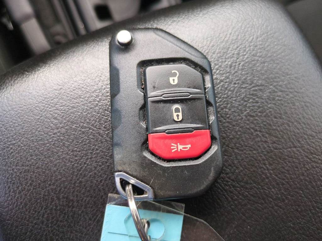 Thumbnail: 2019 Jeep Wrangler - 15