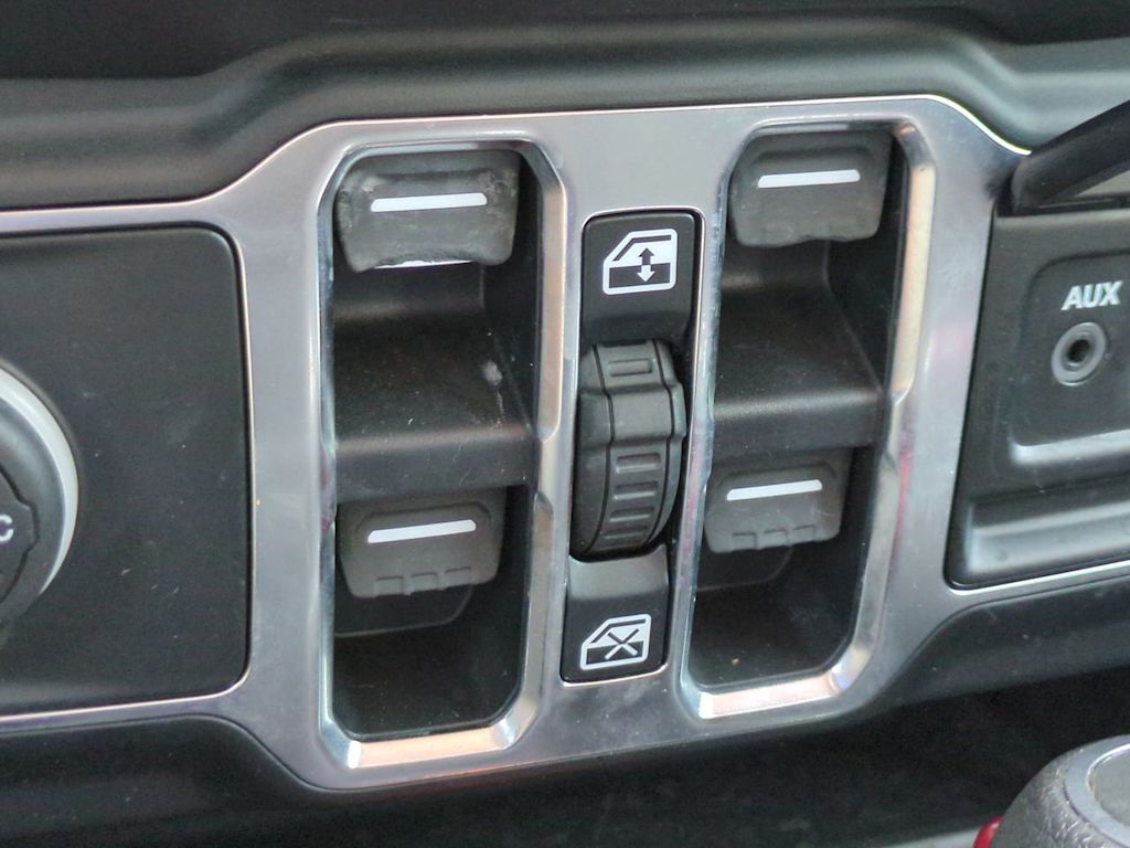 Thumbnail: 2019 Jeep Wrangler - 24