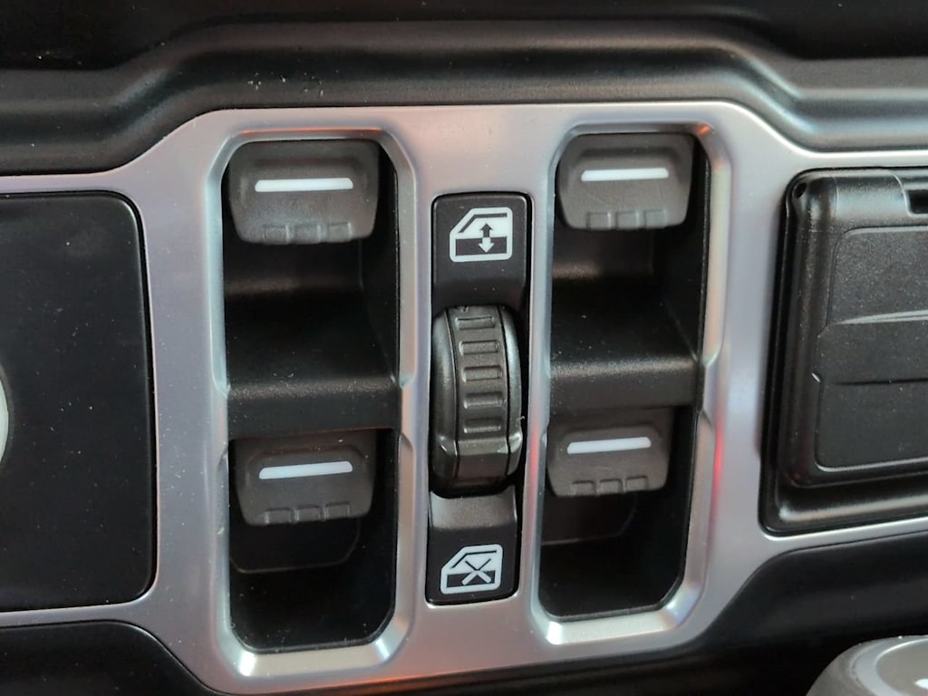 Thumbnail: 2020 Jeep Wrangler - 25
