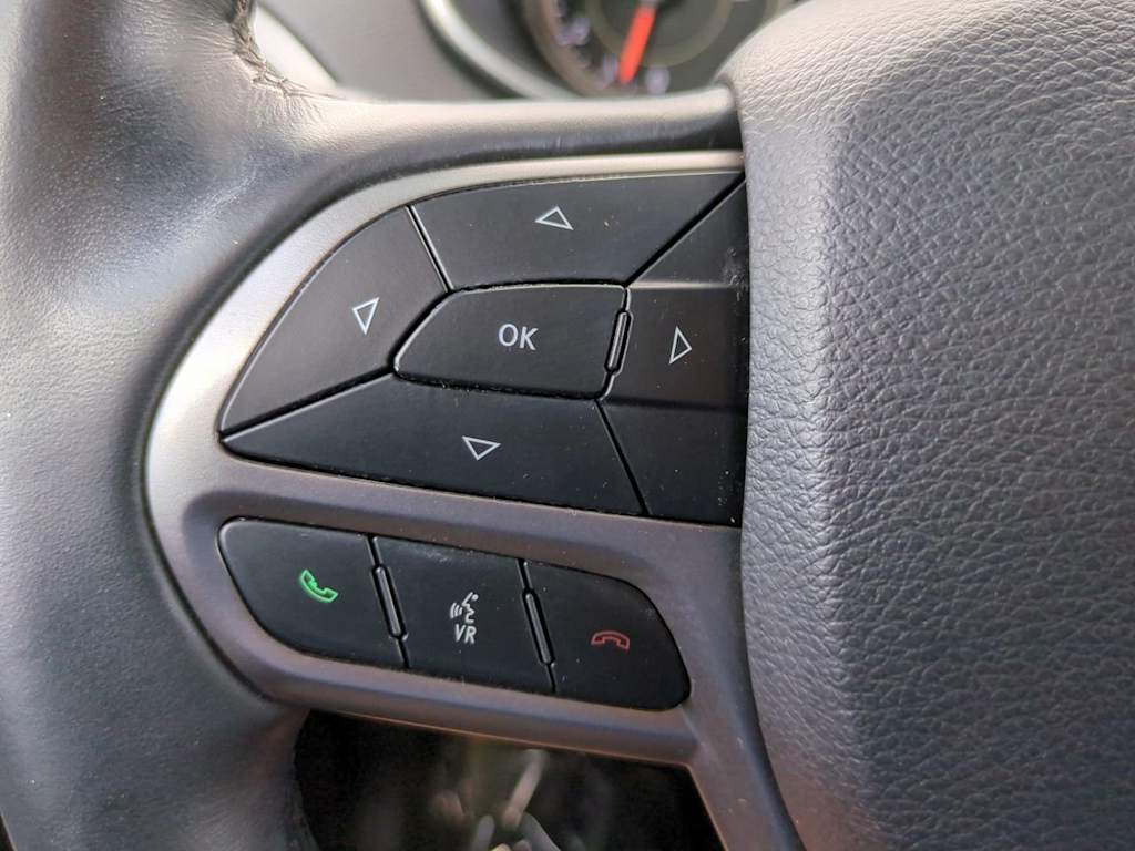Thumbnail: 2019 Jeep Cherokee - 25