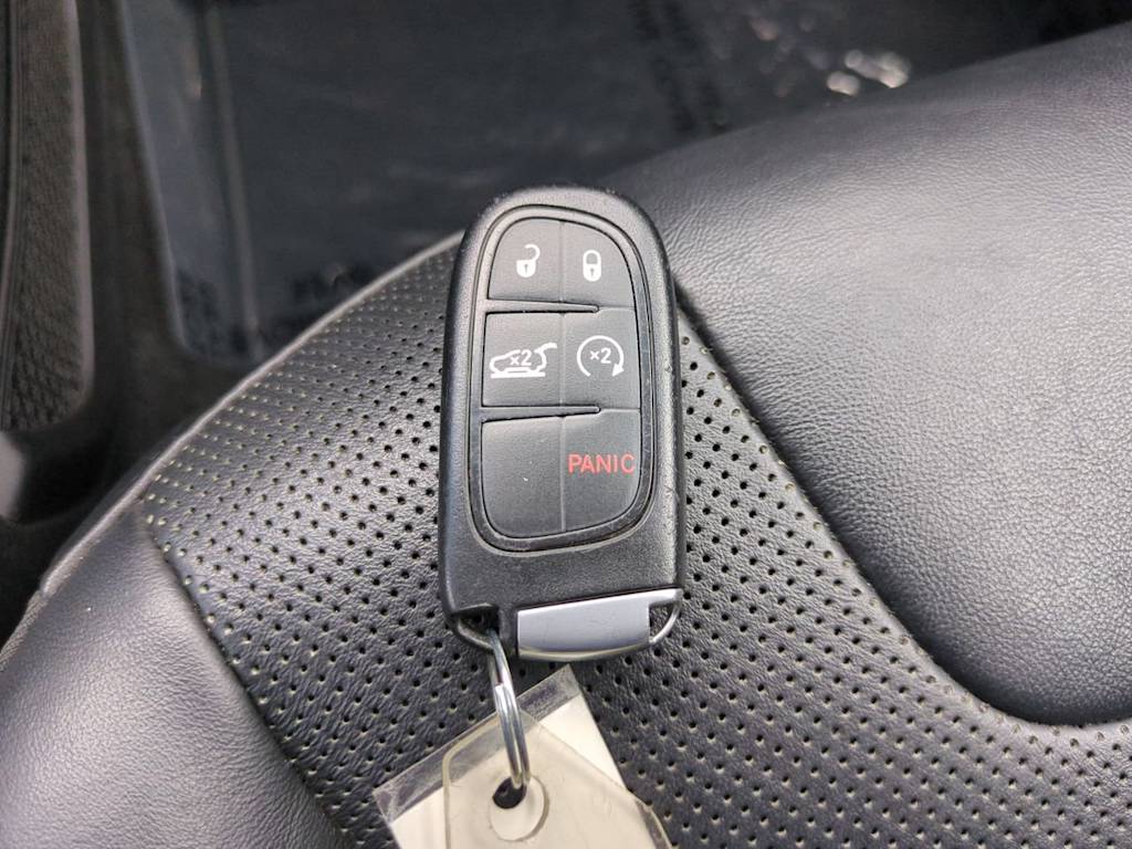 Thumbnail: 2019 Jeep Cherokee - 15