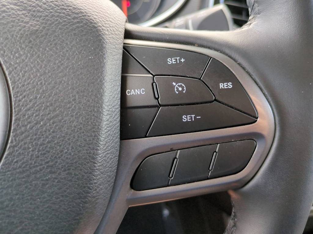 Thumbnail: 2019 Jeep Cherokee - 26
