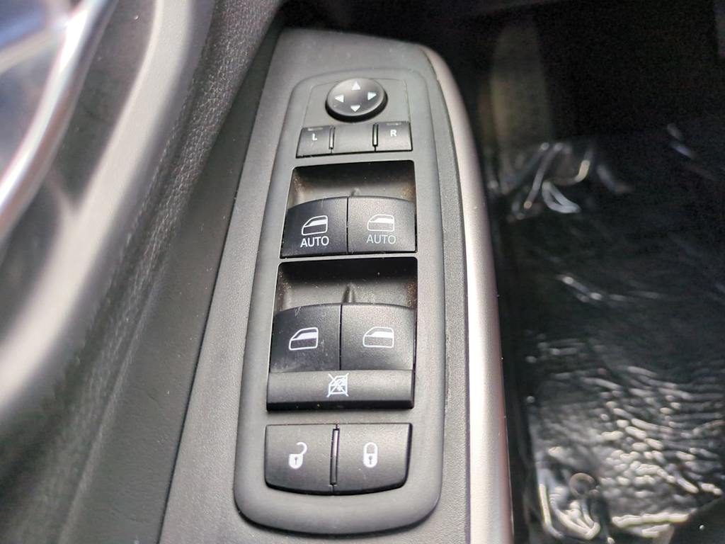 Thumbnail: 2019 Jeep Cherokee - 24