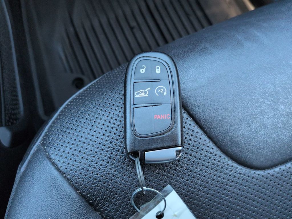 Thumbnail: 2021 Jeep Cherokee - 14
