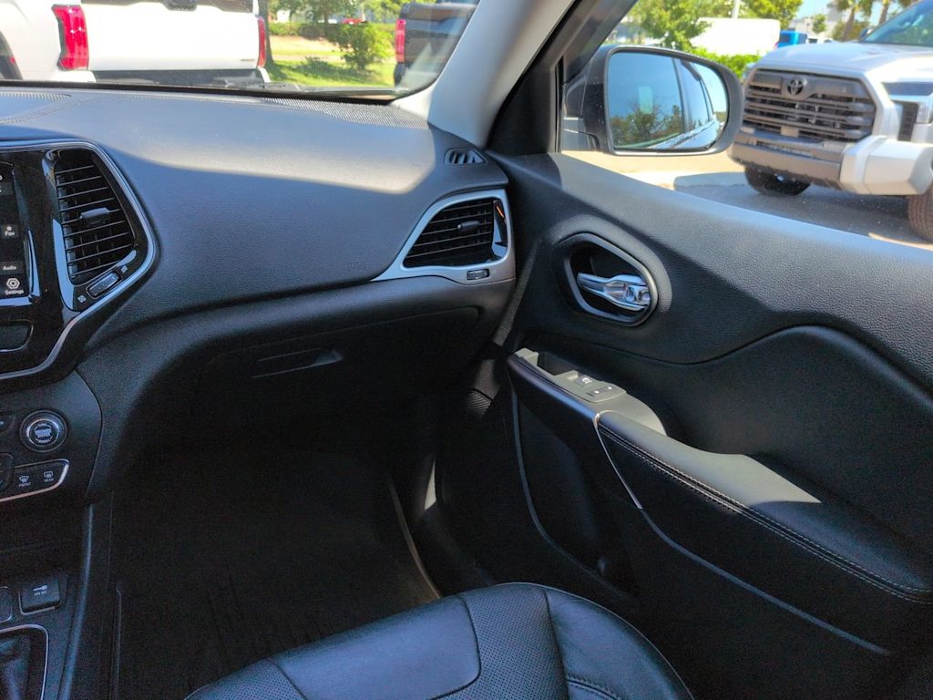 Thumbnail: 2021 Jeep Cherokee - 21