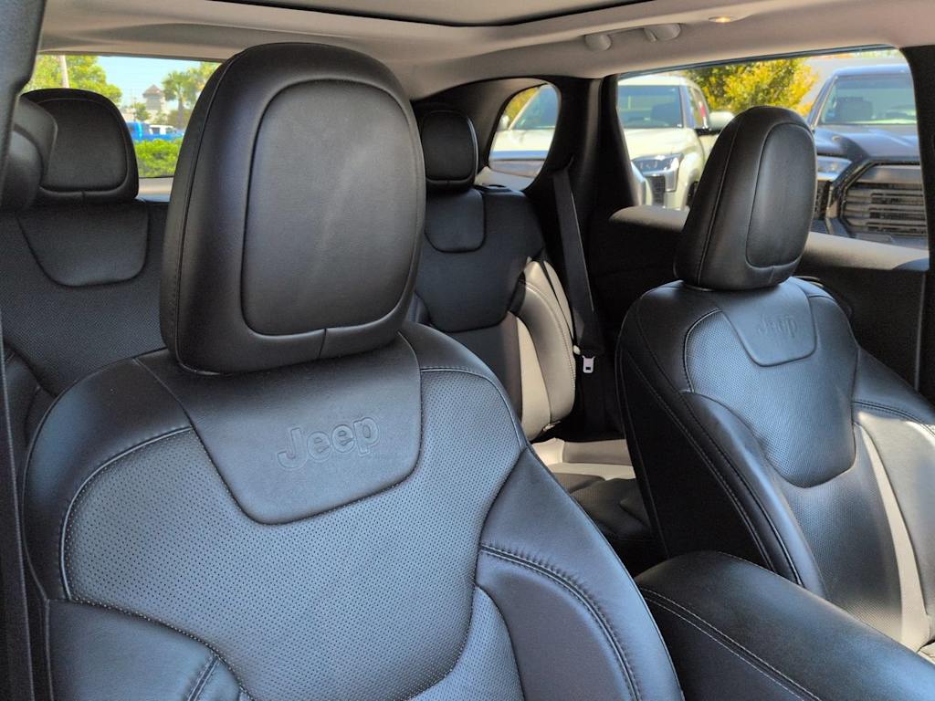 Thumbnail: 2021 Jeep Cherokee - 10