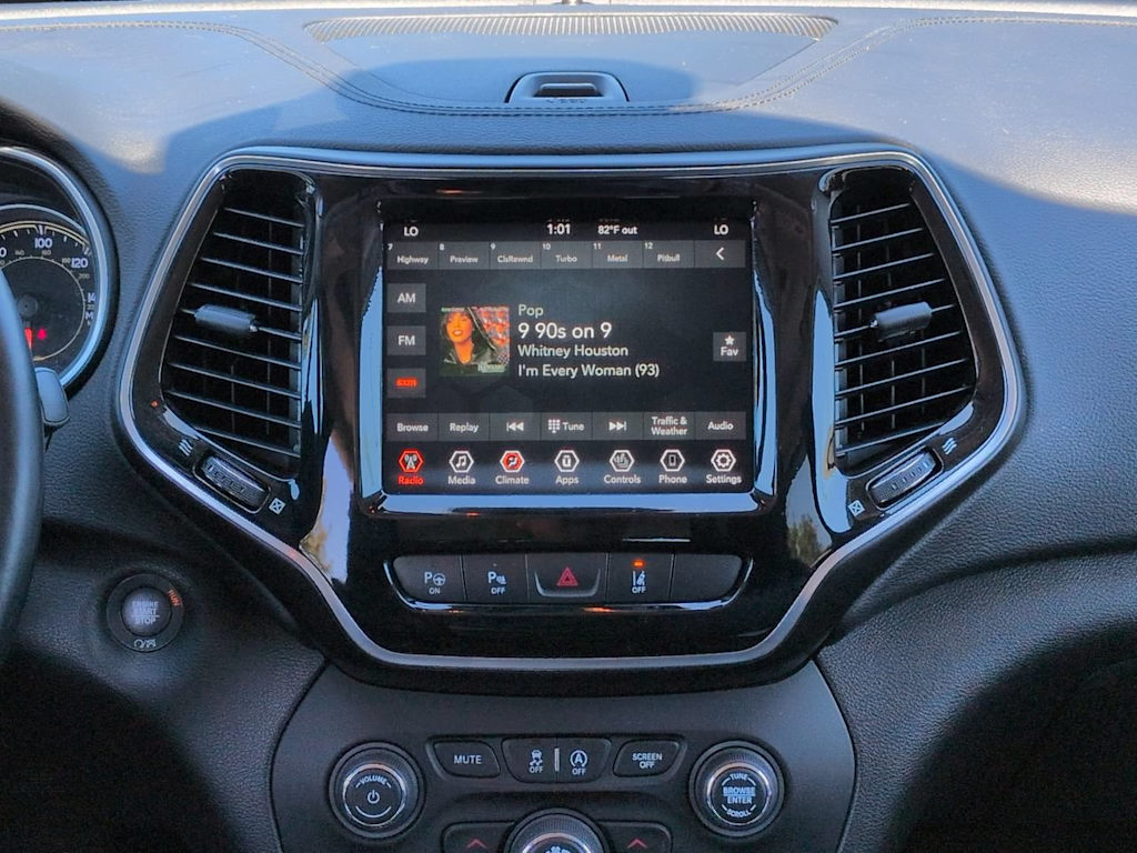 Thumbnail: 2021 Jeep Cherokee - 12