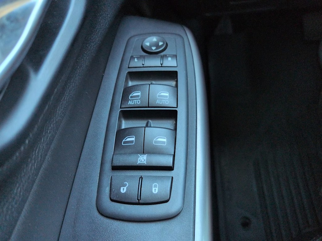 Thumbnail: 2021 Jeep Cherokee - 25
