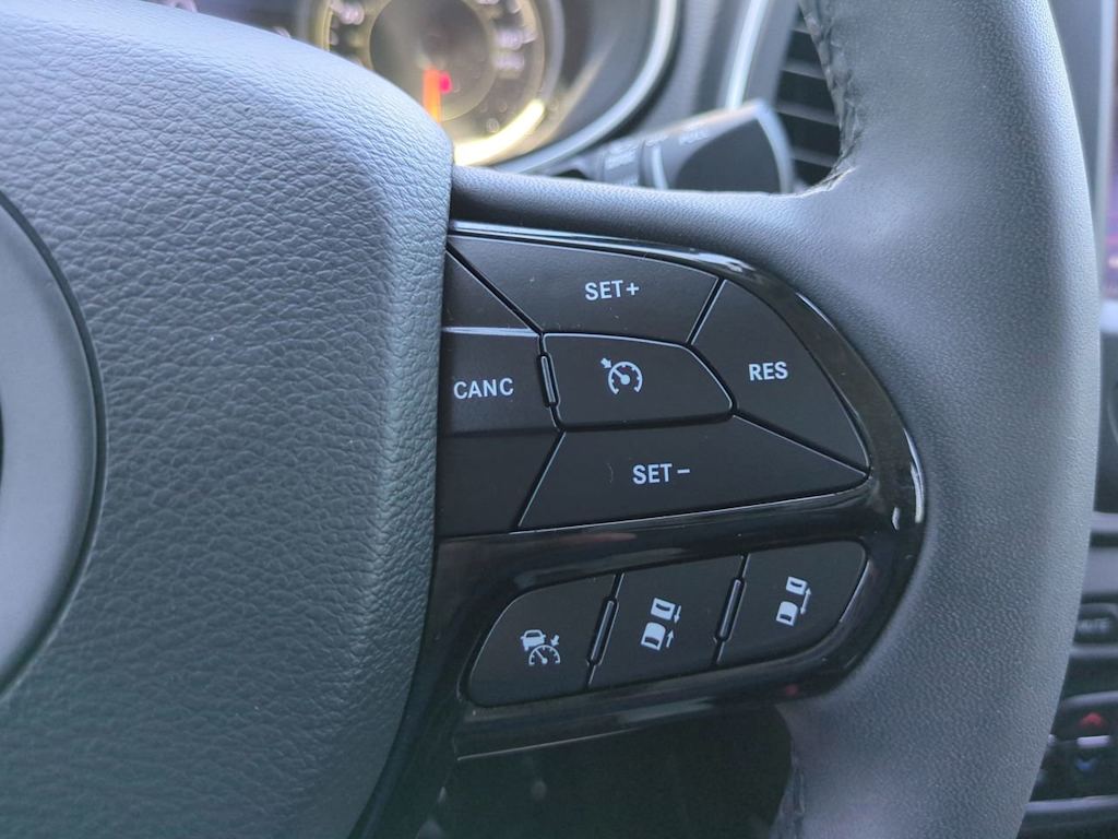 Thumbnail: 2023 Jeep Cherokee - 27