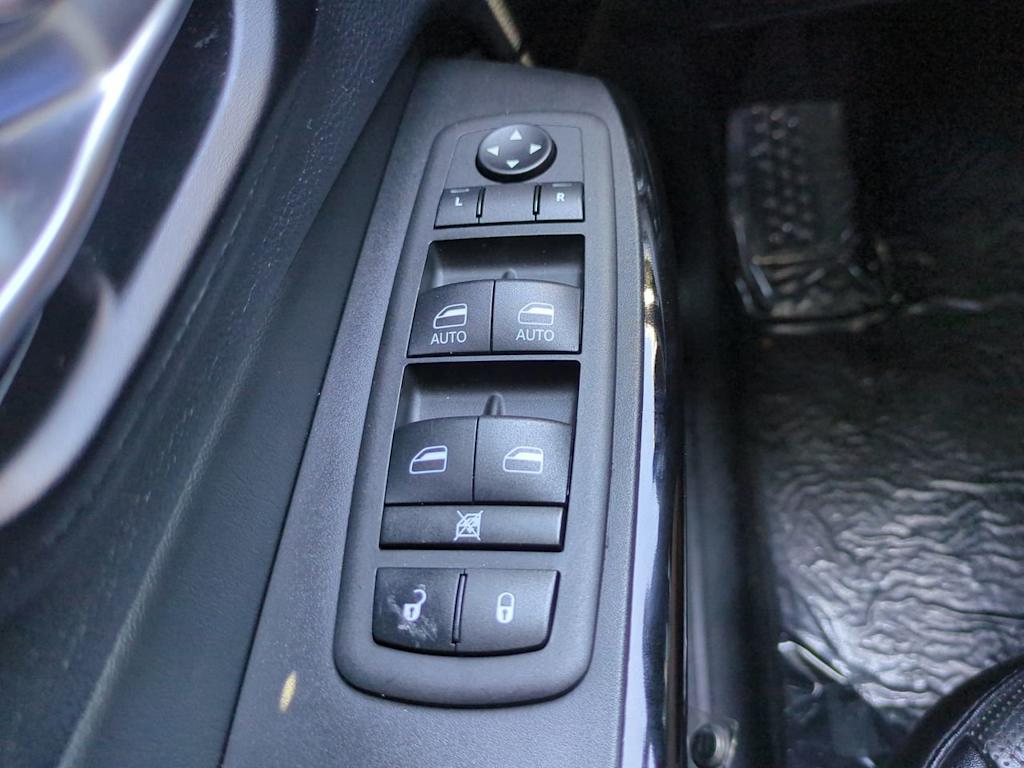 Thumbnail: 2023 Jeep Cherokee - 25