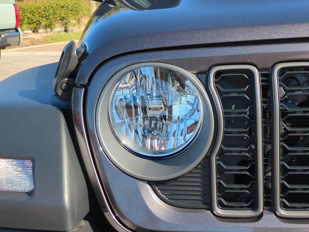 Thumbnail: 2025 Jeep Wrangler - 19