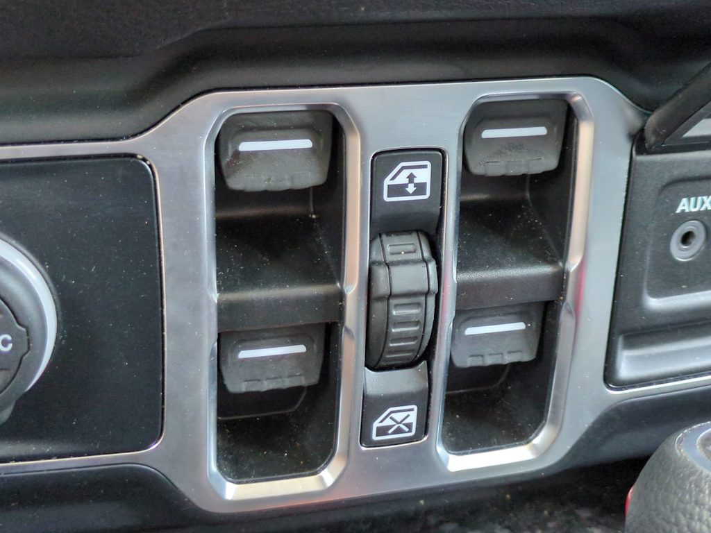 Thumbnail: 2024 Jeep Wrangler - 24