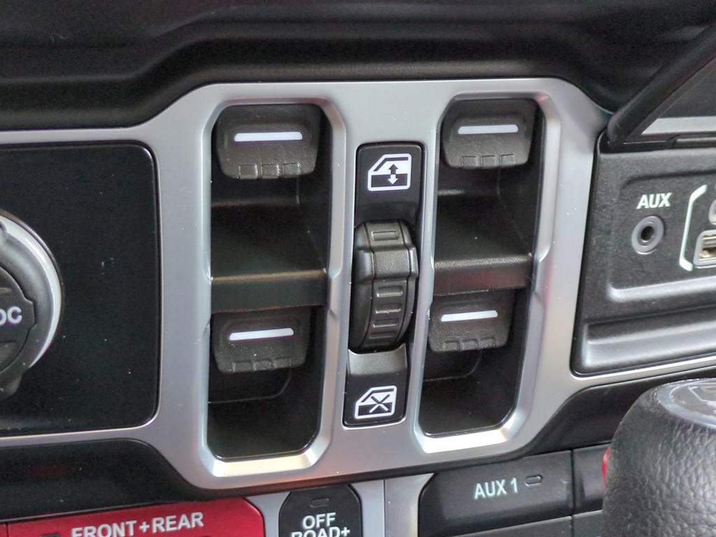 Thumbnail: 2025 Jeep Wrangler - 15