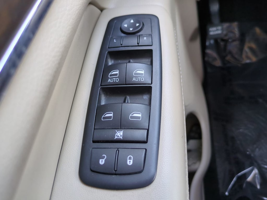 Thumbnail: 2015 Jeep Grand Cherokee - 25