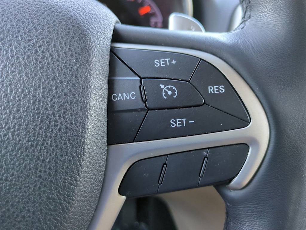 Thumbnail: 2015 Jeep Grand Cherokee - 27