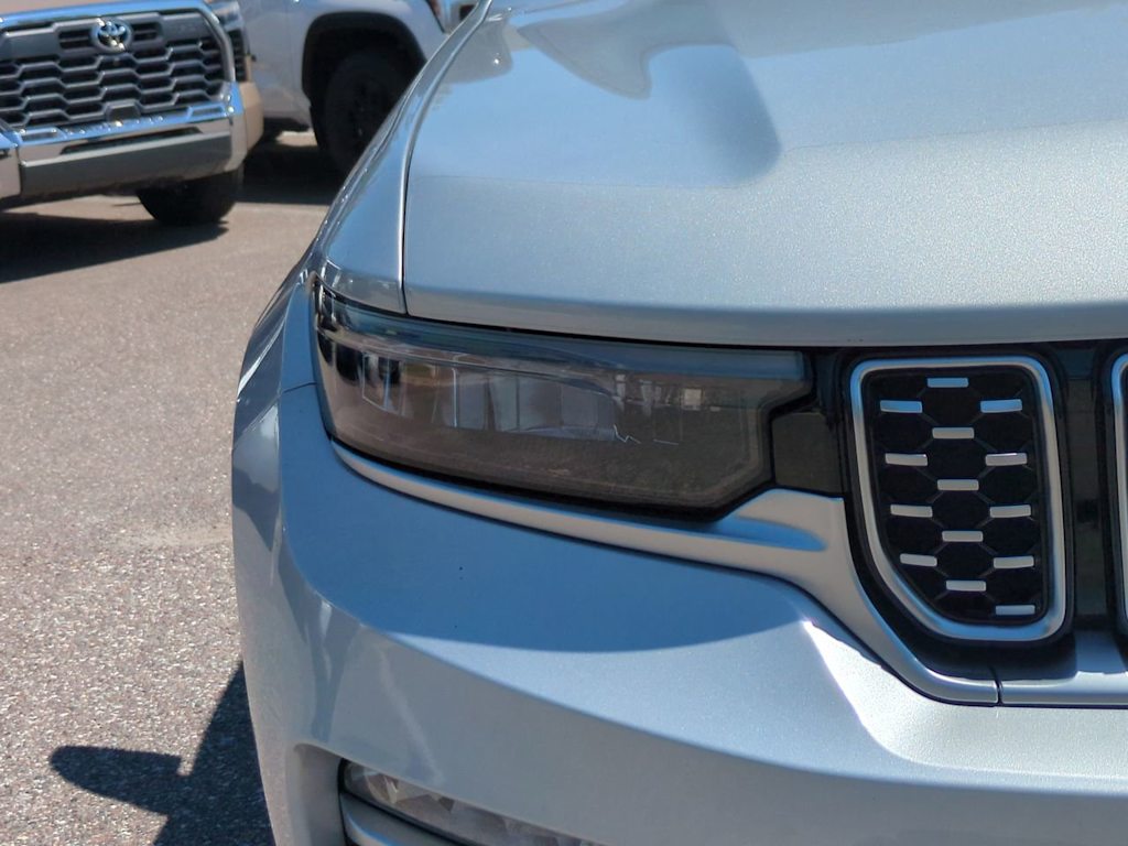 Thumbnail: 2022 Jeep Grand Cherokee - 17