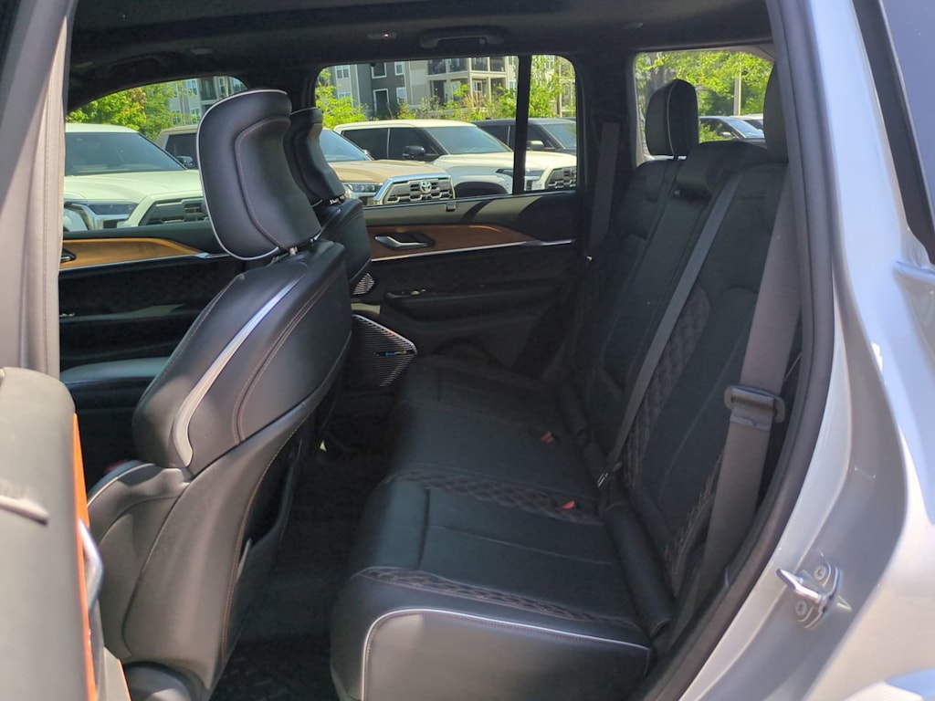 Thumbnail: 2022 Jeep Grand Cherokee - 11