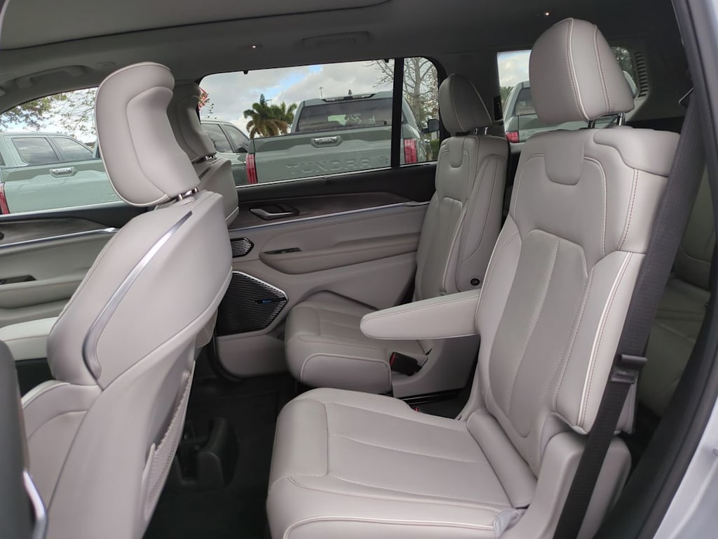 Thumbnail: 2021 Jeep Grand Cherokee L - 20