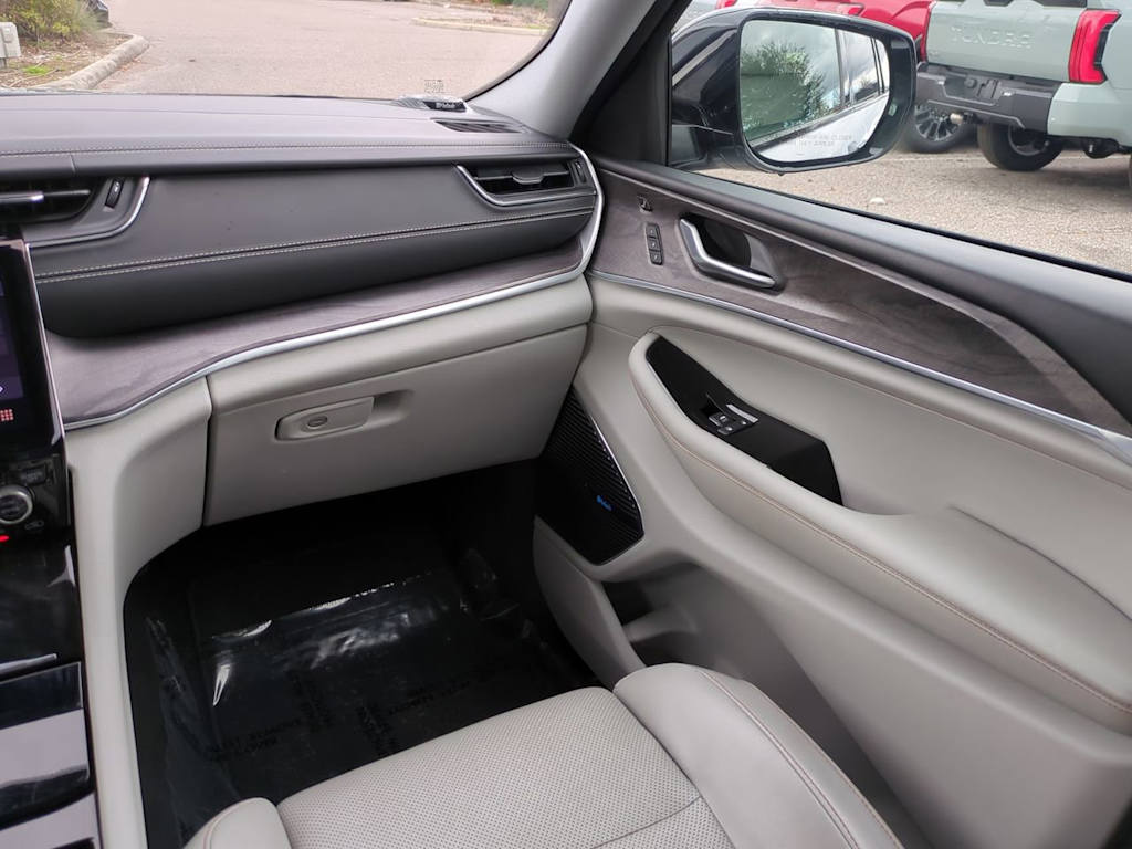 Thumbnail: 2021 Jeep Grand Cherokee L - 21