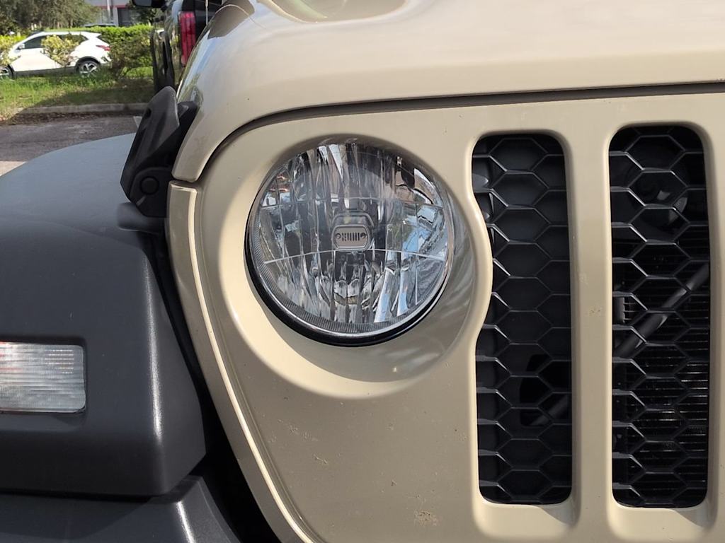 Thumbnail: 2020 Jeep Gladiator - 19