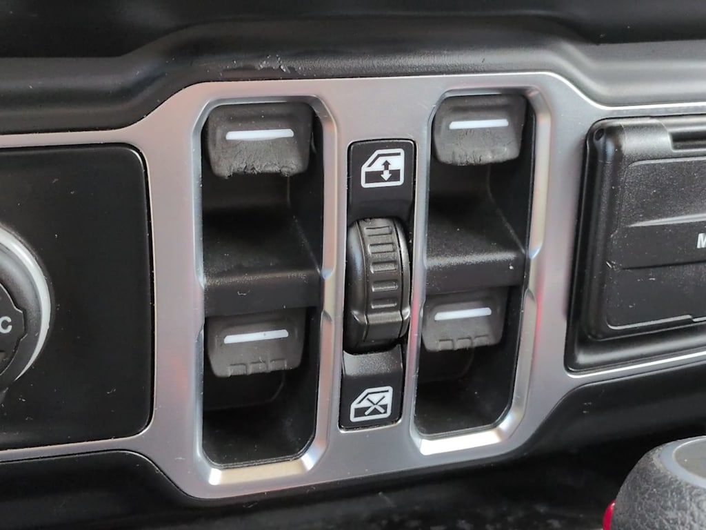 Thumbnail: 2020 Jeep Gladiator - 14