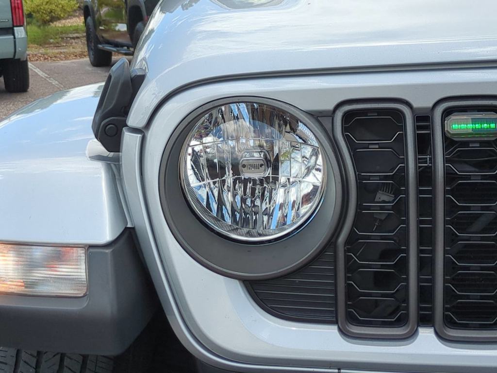 Thumbnail: 2024 Jeep Gladiator - 19