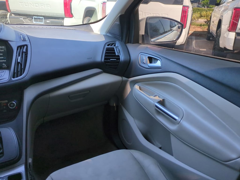Thumbnail: 2016 Ford Escape - 20