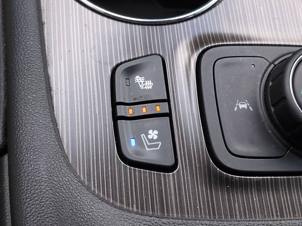 Thumbnail: 2021 GMC Acadia - 25