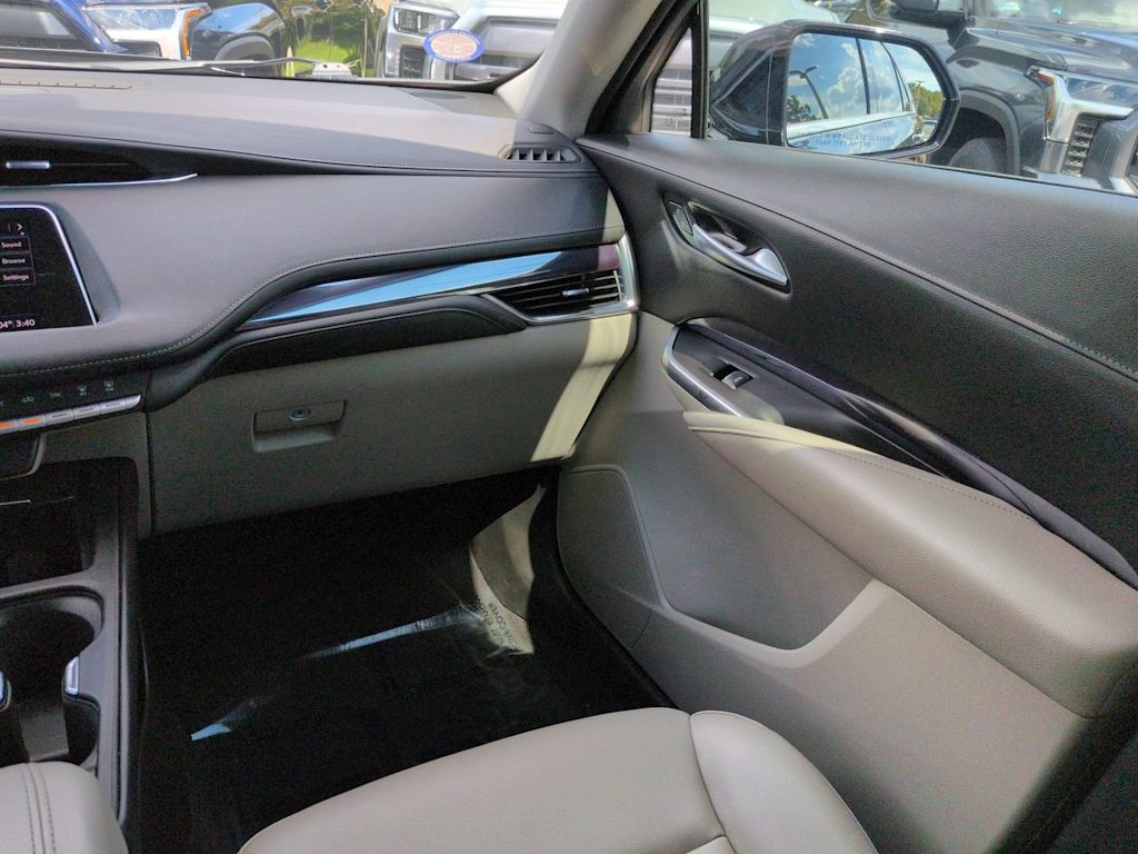 Thumbnail: 2023 Cadillac XT4 - 21