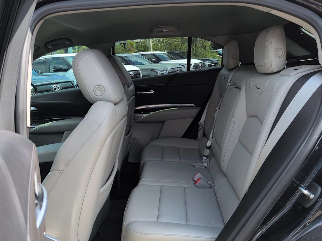 Thumbnail: 2023 Cadillac XT4 - 12