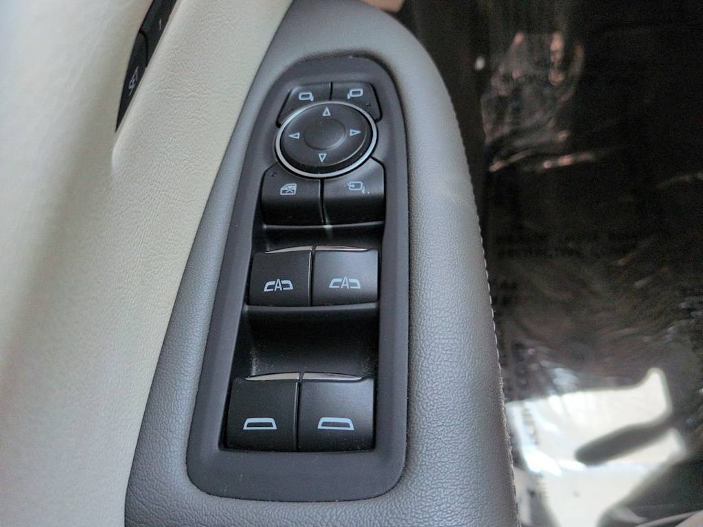 Thumbnail: 2021 Cadillac XT5 - 25