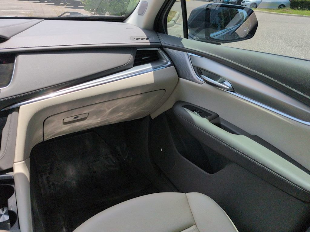 Thumbnail: 2021 Cadillac XT5 - 21