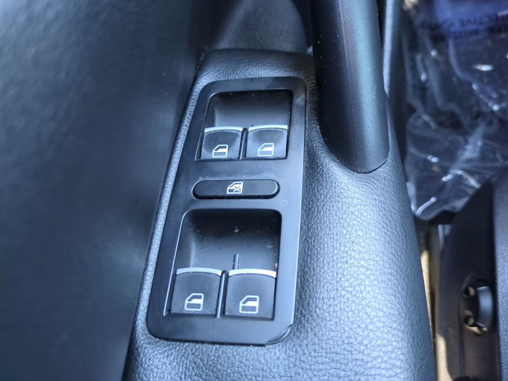 Thumbnail: 2013 Volkswagen Passat - 22