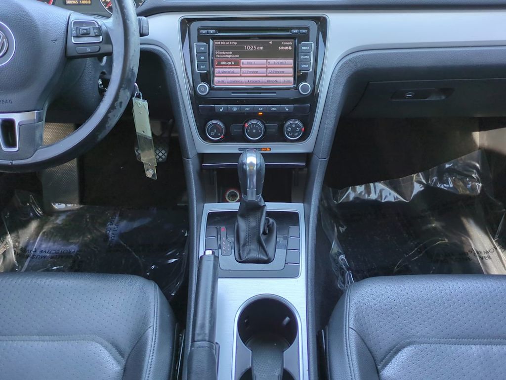 Thumbnail: 2013 Volkswagen Passat - 12