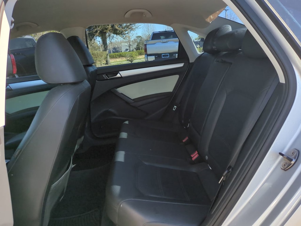 Thumbnail: 2013 Volkswagen Passat - 11