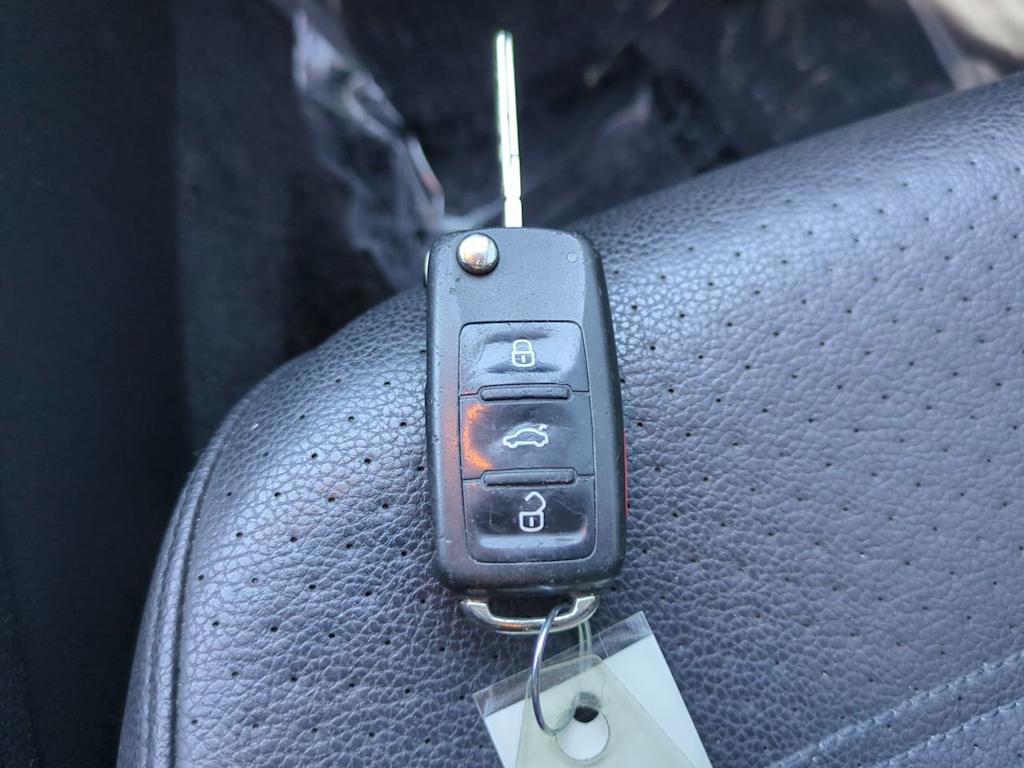 Thumbnail: 2013 Volkswagen Passat - 15