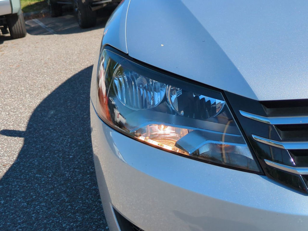 Thumbnail: 2013 Volkswagen Passat - 18