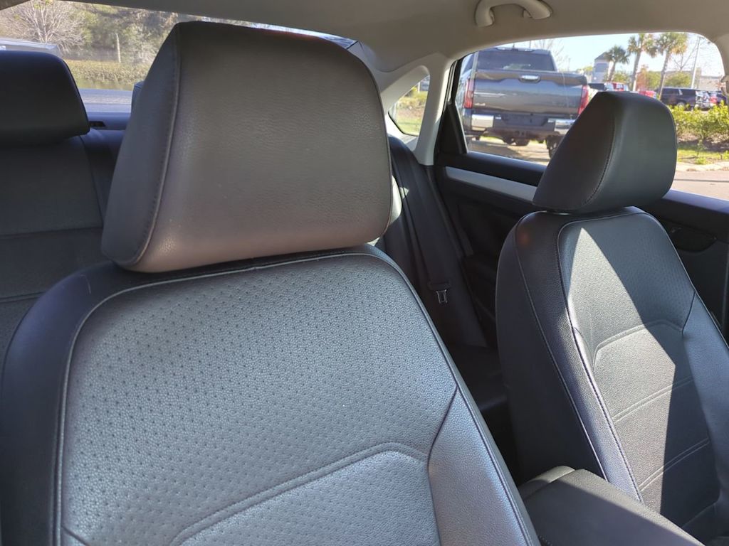 Thumbnail: 2013 Volkswagen Passat - 9