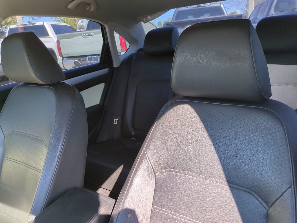 Thumbnail: 2013 Volkswagen Passat - 10